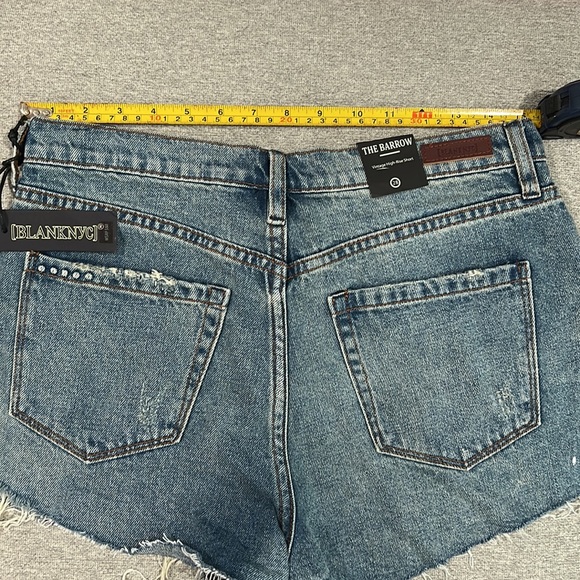 NWT distress The Barrow Blue Jean short size 28 or 8. High rise short. - Picture 3 of 9